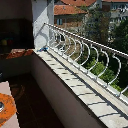Комплекс Младость, Блок 9