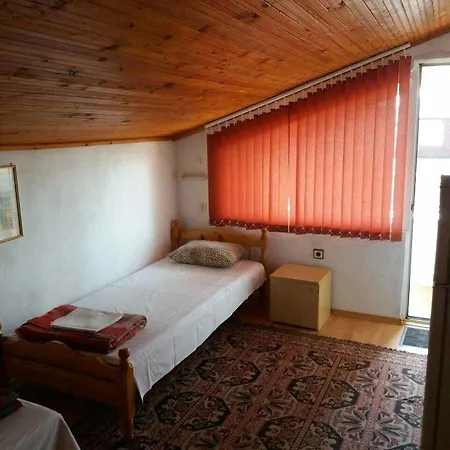 Комплекс Младость, Блок 9 *